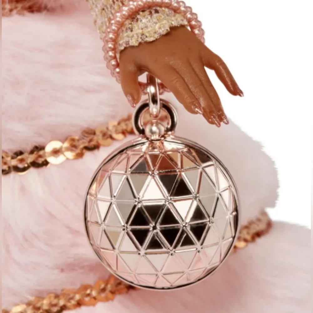 LOL Surprise Holiday OMG 2021 Collector NYE Queen Fashion Doll with Gold